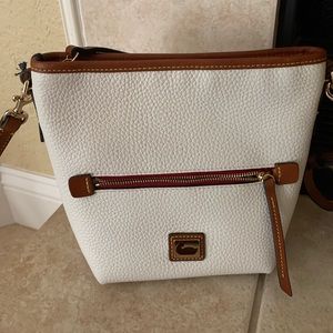New Dooney & Bourke White Leather Sac Crossbody